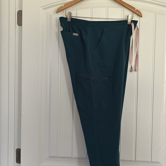 Figs Yola Skinny Scrub Pants Size Medium - Picture 1 of 11